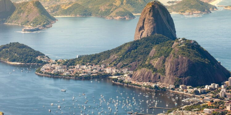 Praia mais famosa do Brasil é palco de grandes eventos esportivos