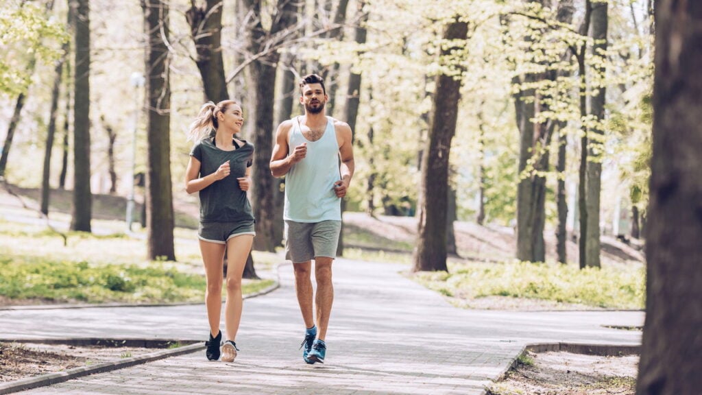 Correr causa dor no joelho? Saiba como prevenir esse problema