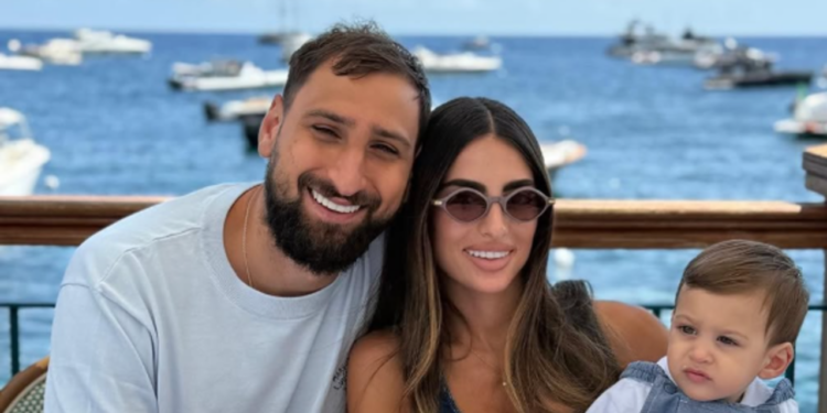 Namorada de Donnarumma virou mãe e noiva no mesmo mês