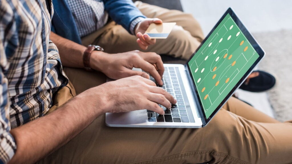 Dos controles às ruas como os jogos de futebol viraram tendência de estilo