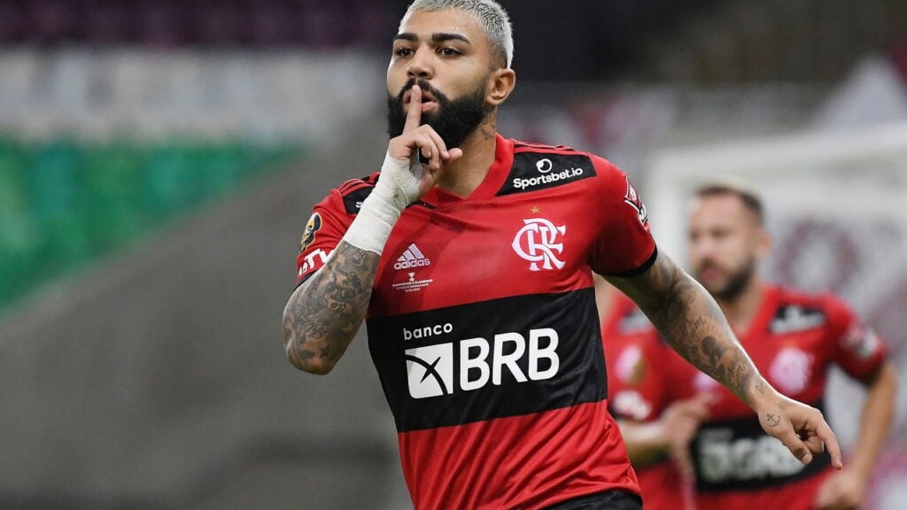 Como os hinos de clubes influenciam camisas e moda esportiva
