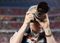 Moda funcional que ajuda fotógrafos a capturar cada lance do futebol