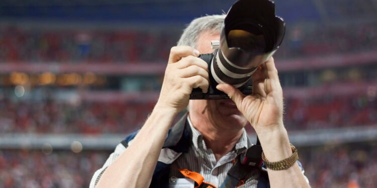 Moda funcional que ajuda fotógrafos a capturar cada lance do futebol