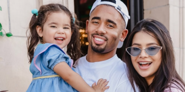 Do sertão à Inglaterra, Raiane Lima supera crise e vive nova fase com Gabriel Jesus