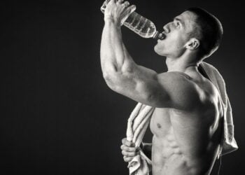 Como a dieta com carboidratos e hidratação melhora o desempenho dos atletas