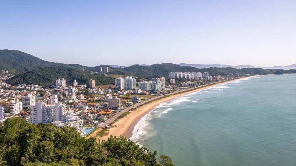 Cidade brasileira com tradição marítima vira destaque em cruzeiros e esportes