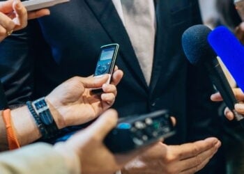 A influência do visual dos jornalistas esportivos na moda empresarial contemporânea