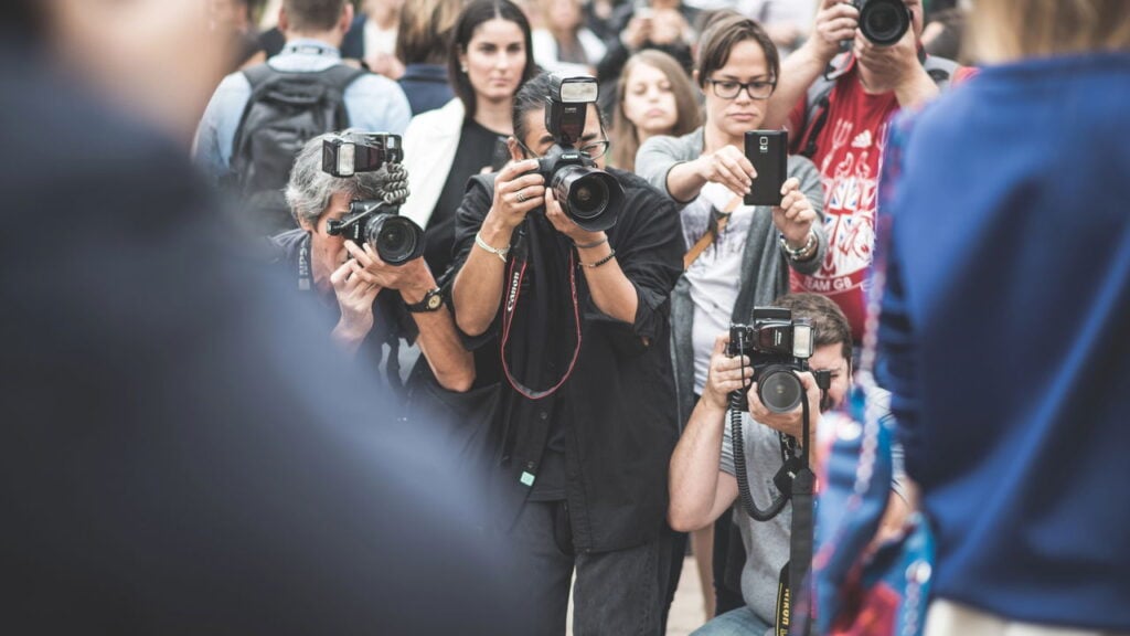 A influência do visual dos jornalistas esportivos na moda empresarial contemporânea
