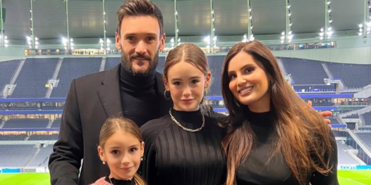 Esposa de goleiro tem marca de moda infantil usada por famosas de Hollywood