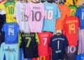 A camisa de futebol que conquistou a moda e celebridades