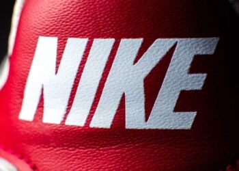 Nike fez chuteira especial para Mbappé com suas iniciais em dourado
