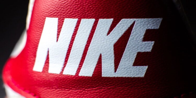 Nike fez chuteira especial para Mbappé com suas iniciais em dourado