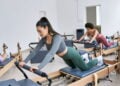 Nova forma de pilates atrai quem cansou dos treinos comuns