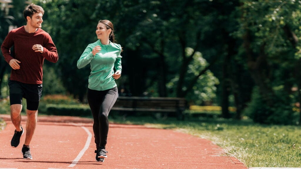 Postura correta na corrida melhora desempenho e previne lesões