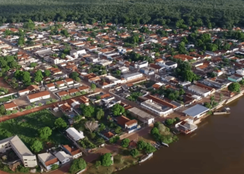 Cidade do centro-oeste brasileiro combina praias fluviais, pesca de jaú e murais históricos únicos