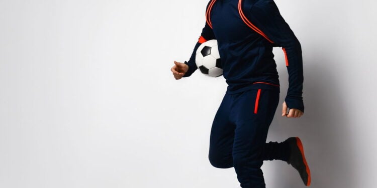 O novo padrão de elegância nos uniformes de viagem dos clubes