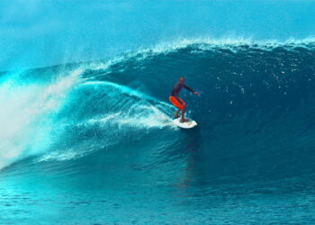 Como curtir a WSL Teahupoo com a família de forma segura e leve