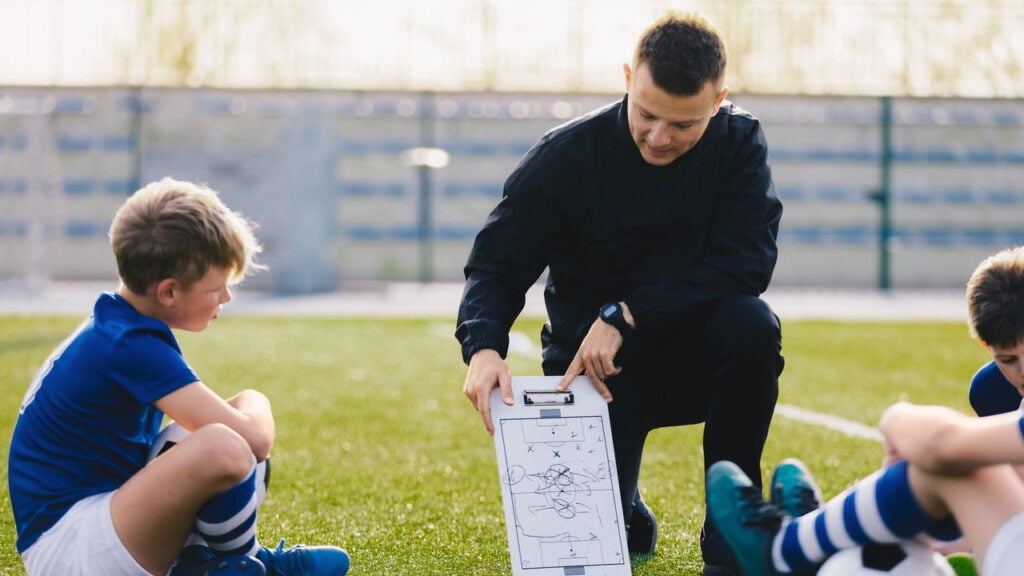 O impacto invisível do guarda-roupa dos técnicos no futebol global