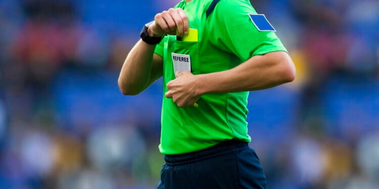 Os momentos mais inusitados e engraçados da arbitragem no futebol