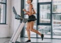 Esteira ou rua qual é a melhor opção para começar a correr?
