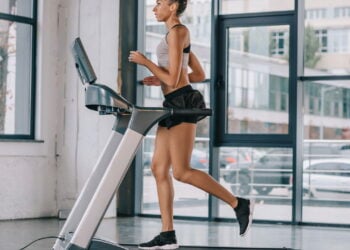 Esteira ou rua qual é a melhor opção para começar a correr?