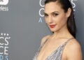 Gal Gadot revela os equipamentos que forjaram seu core de super-heroína