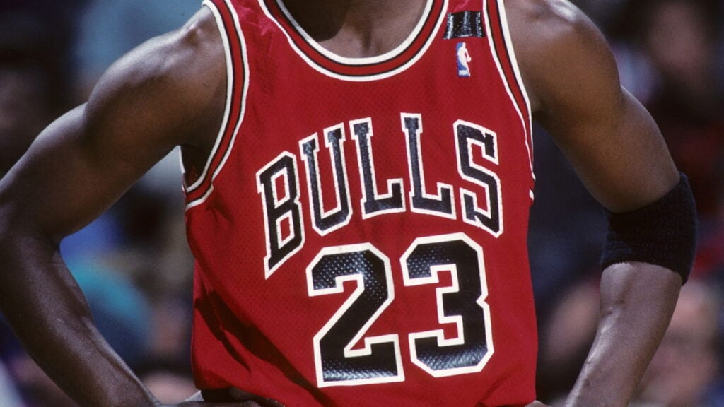O estilo da NBA que transformou sneakers e roupas largas em ícones