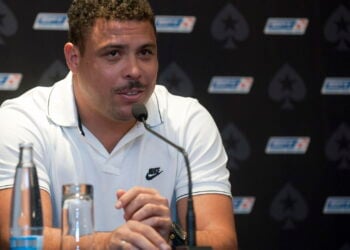 De ídolo do gramado a dono de clube a tendência que veio para ficar