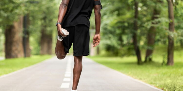 Alongar antes ou depois da corrida? Quando e como fazer
