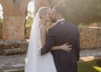 Irmã gêmea de esposa de ex-jogador do Madrid acabou casando com companheiro de equipe do cunhado