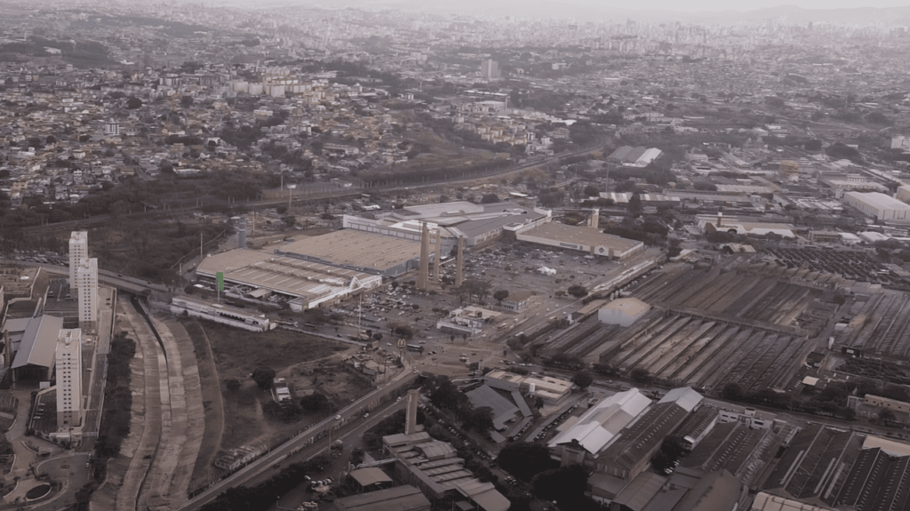 Cidade de Minas ensina ginástica de trampolim e forma atletas de alto nível