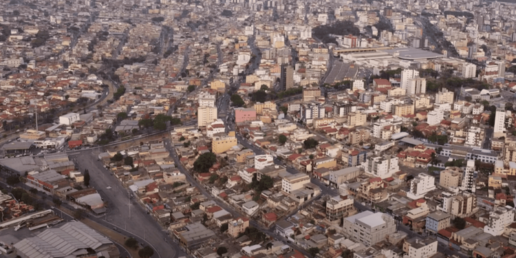 Em Contagem, a ginástica de trampolim vem ganhando destaque - Fonte: (YouTube/FUI VOANDO - Duke Drones)