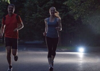 Correr antes de dormir é bom ou ruim para seu sono?