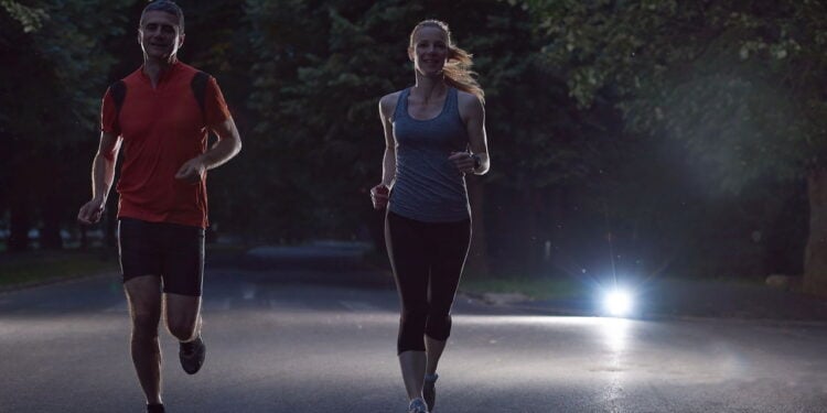 Correr antes de dormir é bom ou ruim para seu sono?