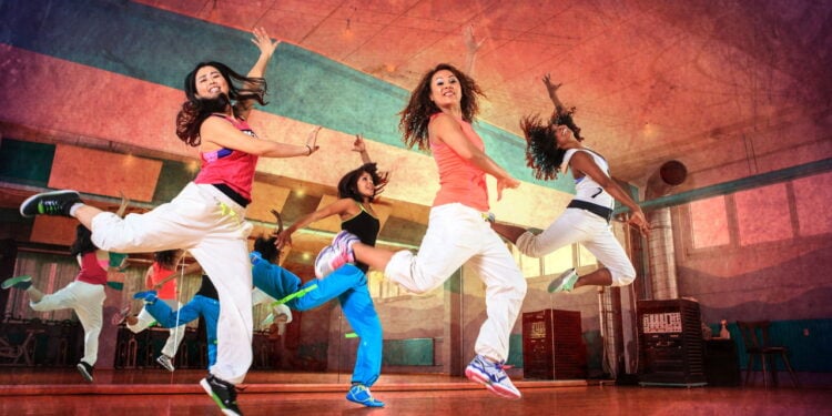 Você não imagina como a dança fortalece core e melhora postura