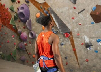 Escalada fortalece músculos e melhora postura de forma natural
