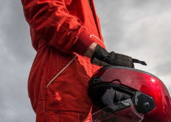 O segredo da alta performance nas roupas vem do automobilismo