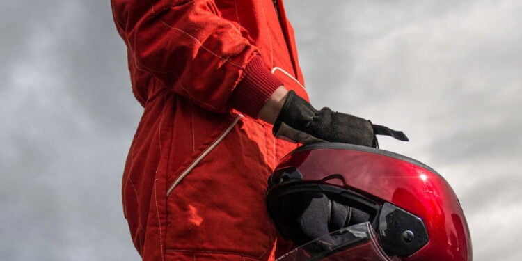 O segredo da alta performance nas roupas vem do automobilismo