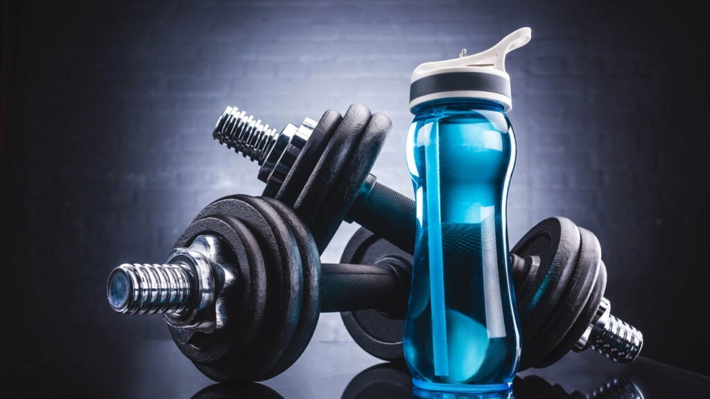 Equipamento versátil permite treino completo ajustando carga em segundos