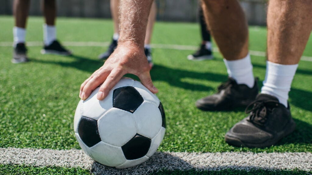 O futebol é um aliado poderoso para postura e coluna saudável