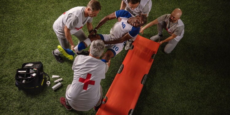 Como prevenir lesões no futebol amador com medidas simples