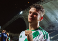 Jovem promessa do futebol mundial assina com time árabe e diz rir ao descobrir o salário oferecido