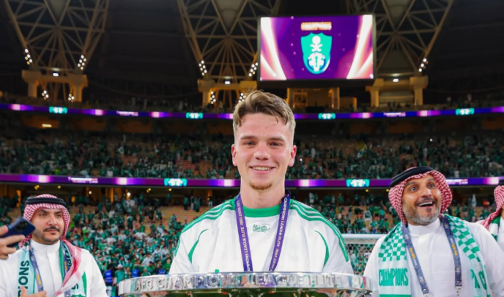 Jovem promessa do futebol mundial assina com time árabe e diz rir ao descobrir o salário oferecido