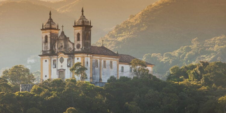 Cidade patrimônio da UNESCO tem ruas de pedra do século XVIII e obras de Aleijadinho