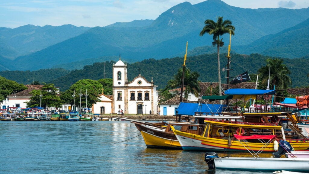 Cidade brasileira tem ruas que ficam debaixo d'água quando a maré sobe
