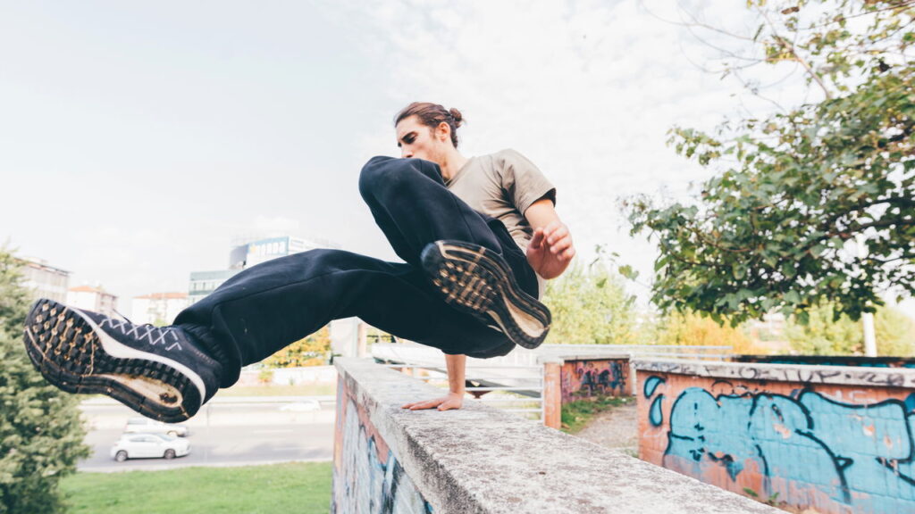 Como o parkour influencia a moda urbana com estilo e conforto