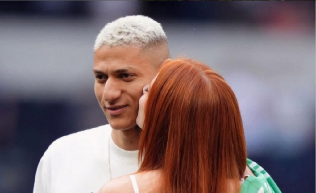 Namorada de Richarlison conheceu o jogador através do jogo PUBG em 2019