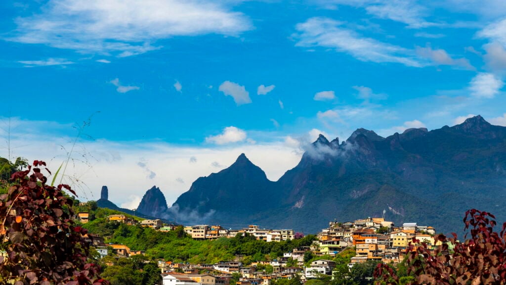 Cidade serrana do Rio combina trilhas famosas com cultura cervejeira única