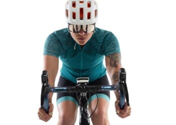Design de uniformes e acessórios de ciclismo une estilo e segurança