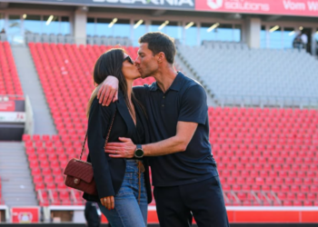 Xabi Alonso fingiu não ter celular para conseguir número da atual esposa